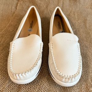 NWOT Size 7 Kaleea White Super Soft Leather Loafer